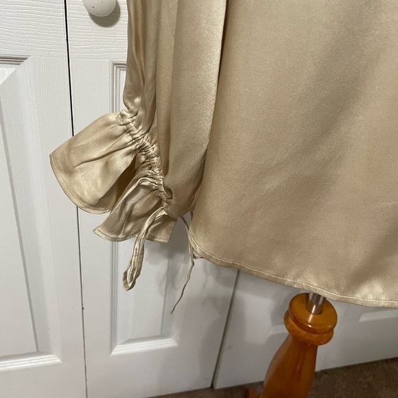 Vivienne Hu Women’s NWT Long Sleeve Gold Silk Style Large collar size 2 - Picture 4 of 16